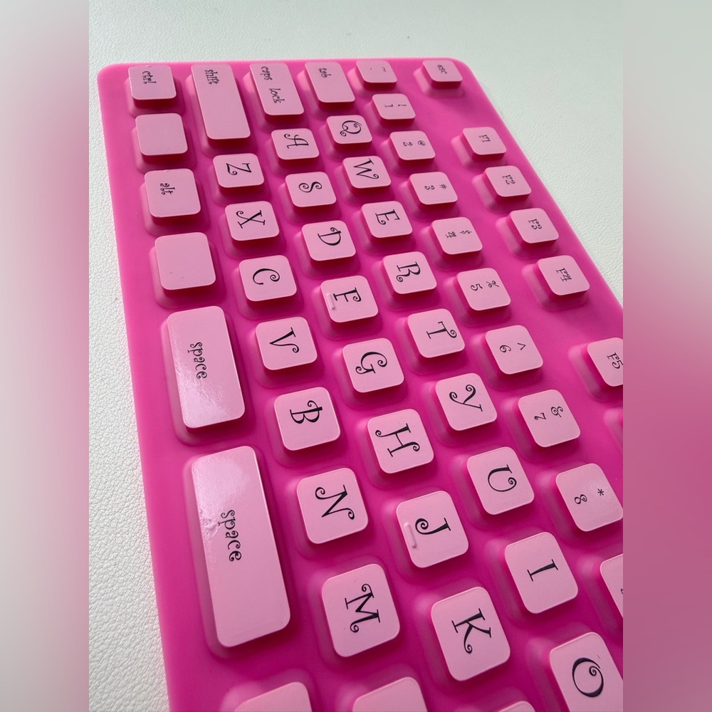 Pottery Barn Teen Pink Roll n Go Keyboard Desktop Computer - Picture 5 of 9